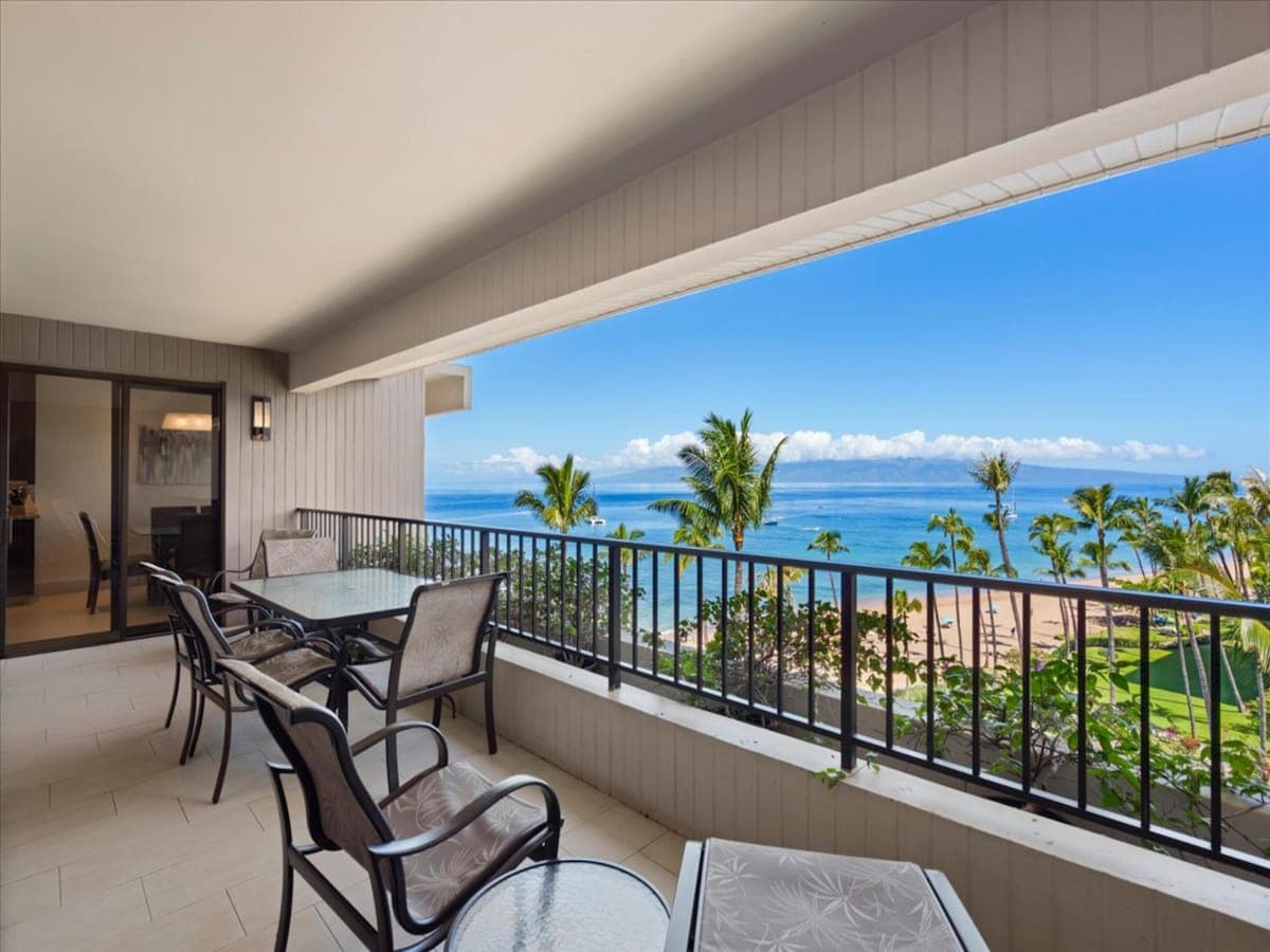 Condo in Lahaina · ★4.94 · 2 bedrooms · 3 beds · 2 baths - Photo 1