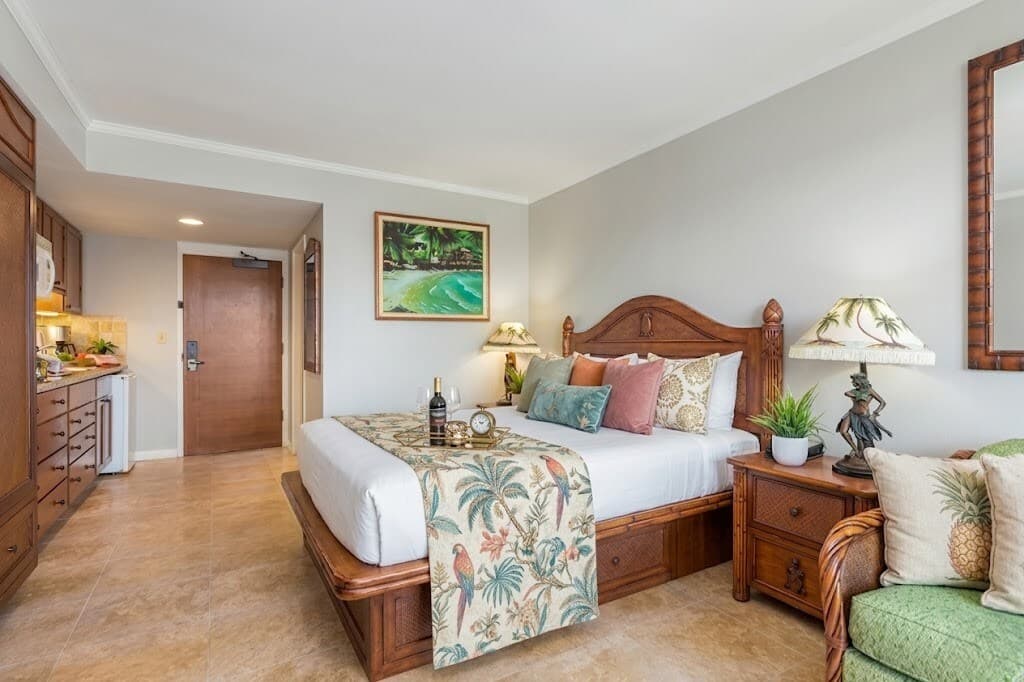 Waikiki Cozy and Spacious Studio with Balcony - Photo 4