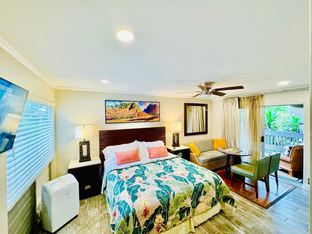 Tropical Paradise Studio unit with A/C & Washer/dr - Photo 1