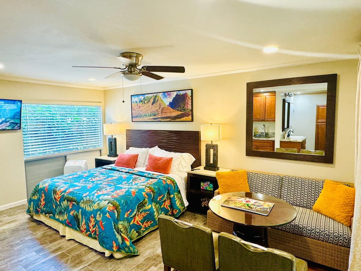 Tropical Paradise Studio unit with A/C & Washer/dr - Photo 3