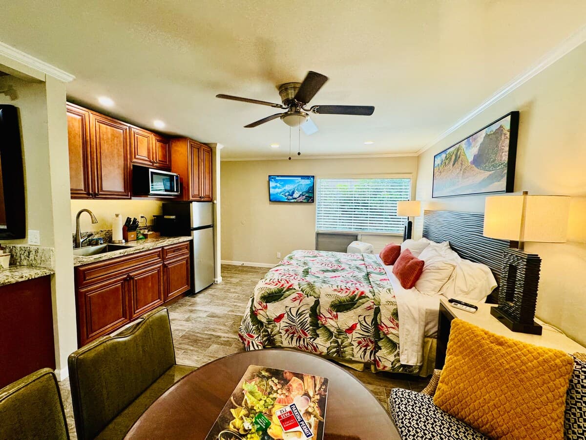 Tropical Paradise Studio unit with A/C & Washer/dr - Photo 5