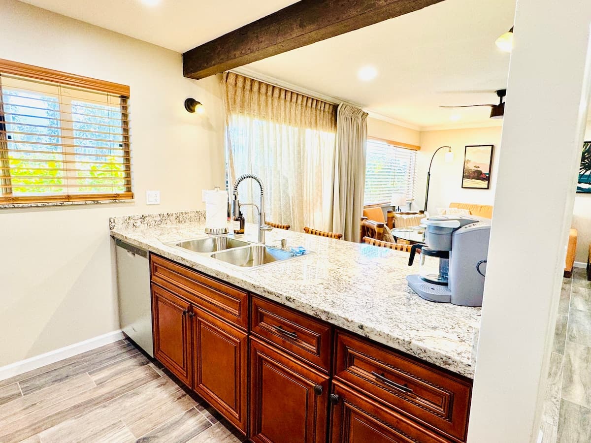 Tropical Paradise 1BR unit with A/C in Princeville - Photo 2