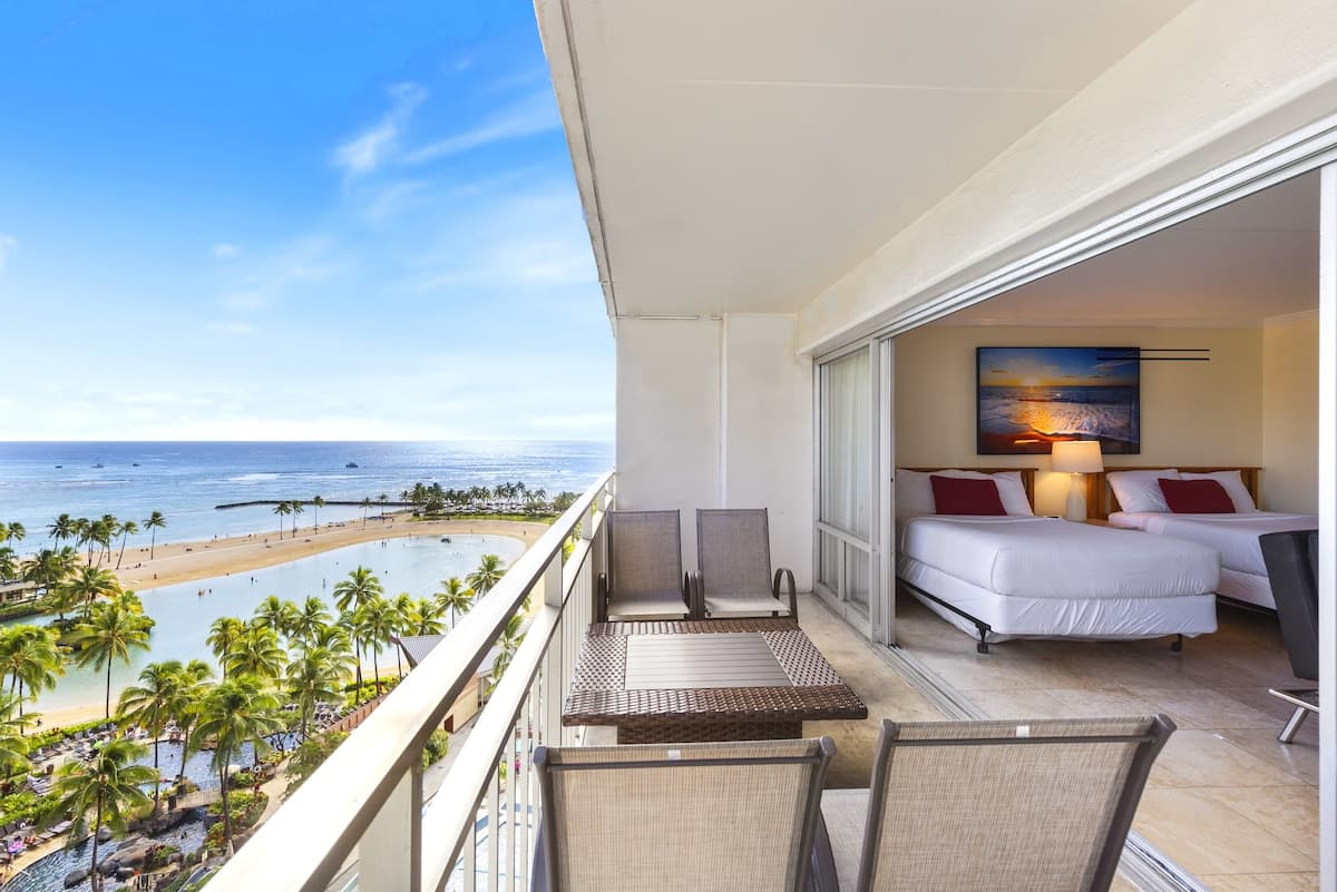 Condo in Honolulu · ★4.79 · Studio · 3 beds · 1 private bath - Photo 1