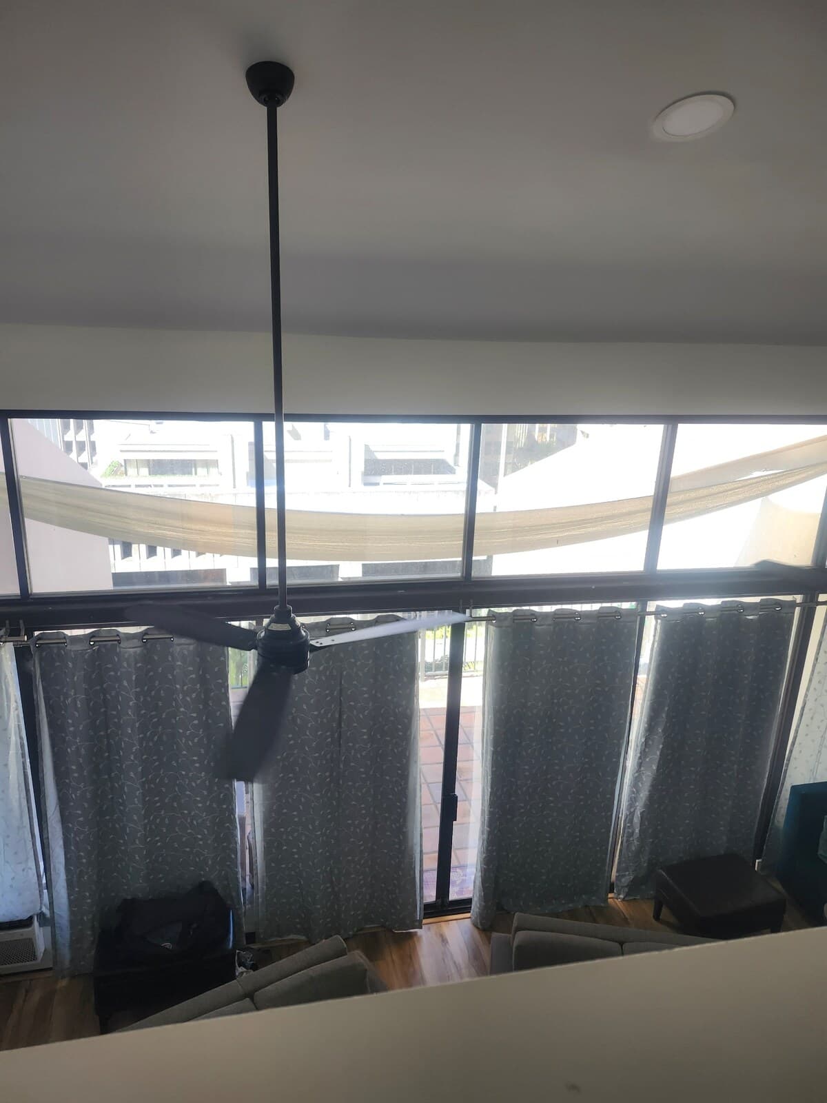 Condo in Honolulu · ★4.67 · 1 bedroom · 3 beds · 1.5 private baths - Photo 2