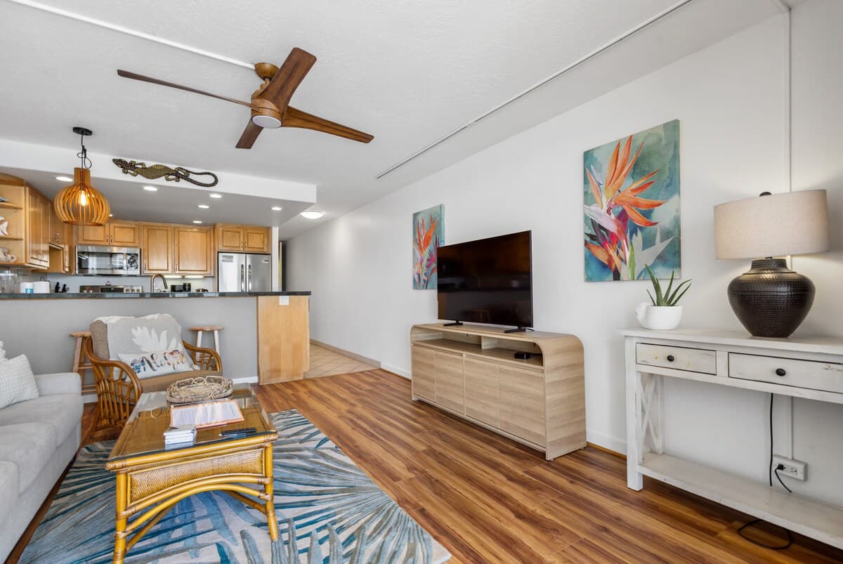 Condo in Lahaina · ★4.92 · 1 bedroom · 2 beds · 1 bath - Photo 3