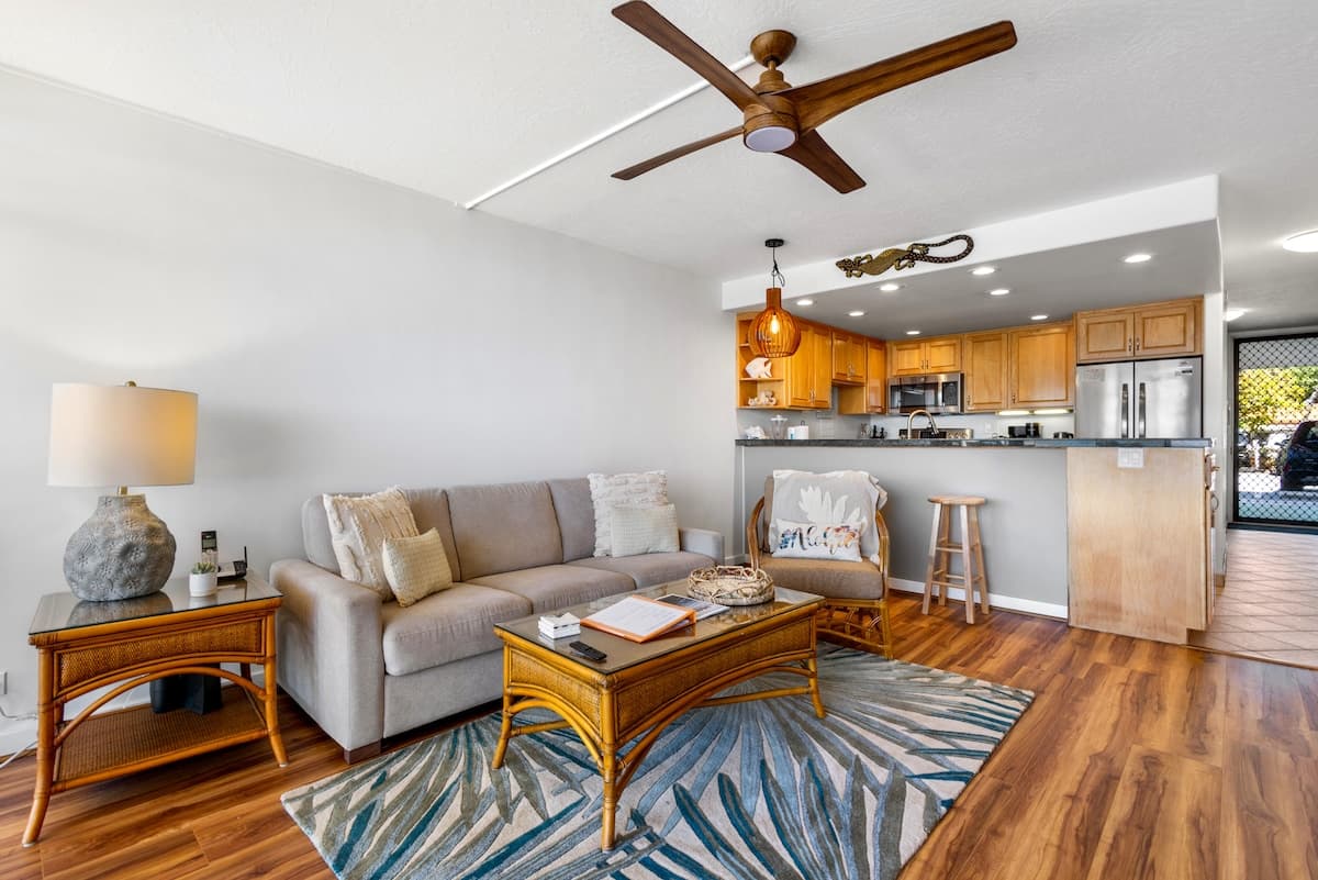 Condo in Lahaina · ★4.92 · 1 bedroom · 2 beds · 1 bath - Photo 5