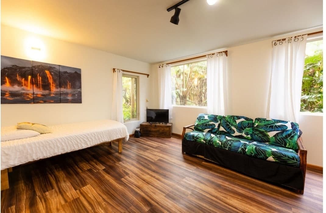 2-bedroom Volcano Tree House Getaway with Hot Tub - Photo 2