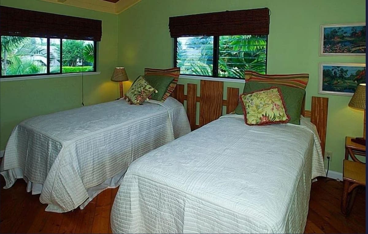 Home in Hanalei · ★4.88 · 2 bedrooms · 2 beds · 1.5 baths - Photo 3