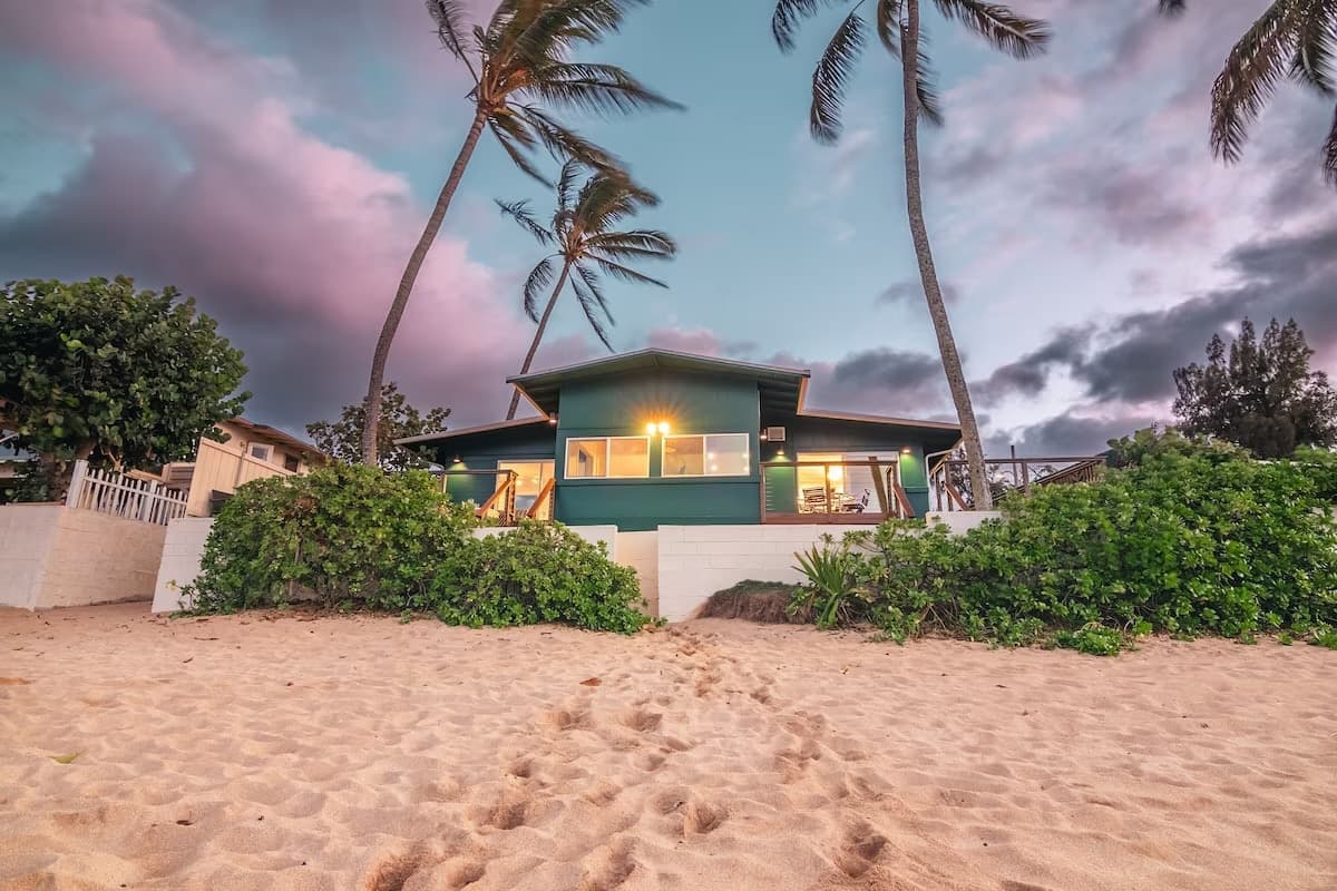 Home in Haleiwa · ★4.97 · 2 bedrooms · 2 beds · 1 private bath - Photo 3