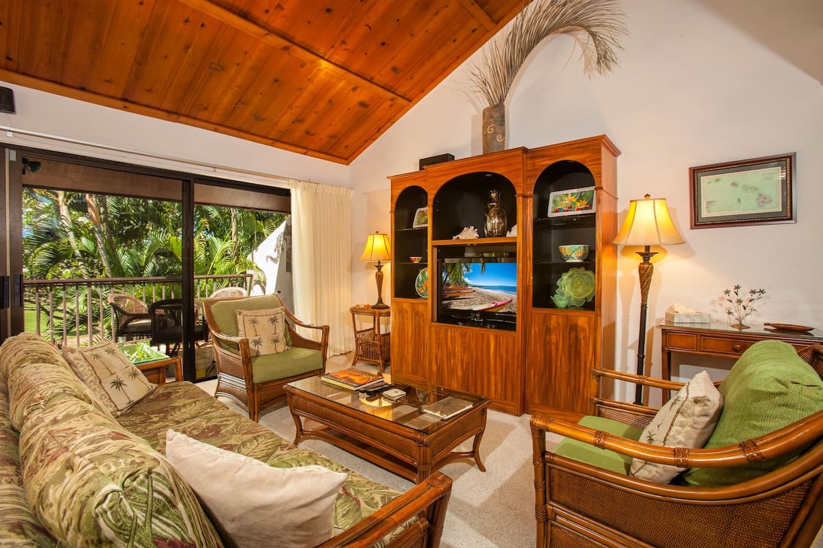 5 Bedrooms, Walk to Beach, Pickleball, A/C, Pool - Photo 2