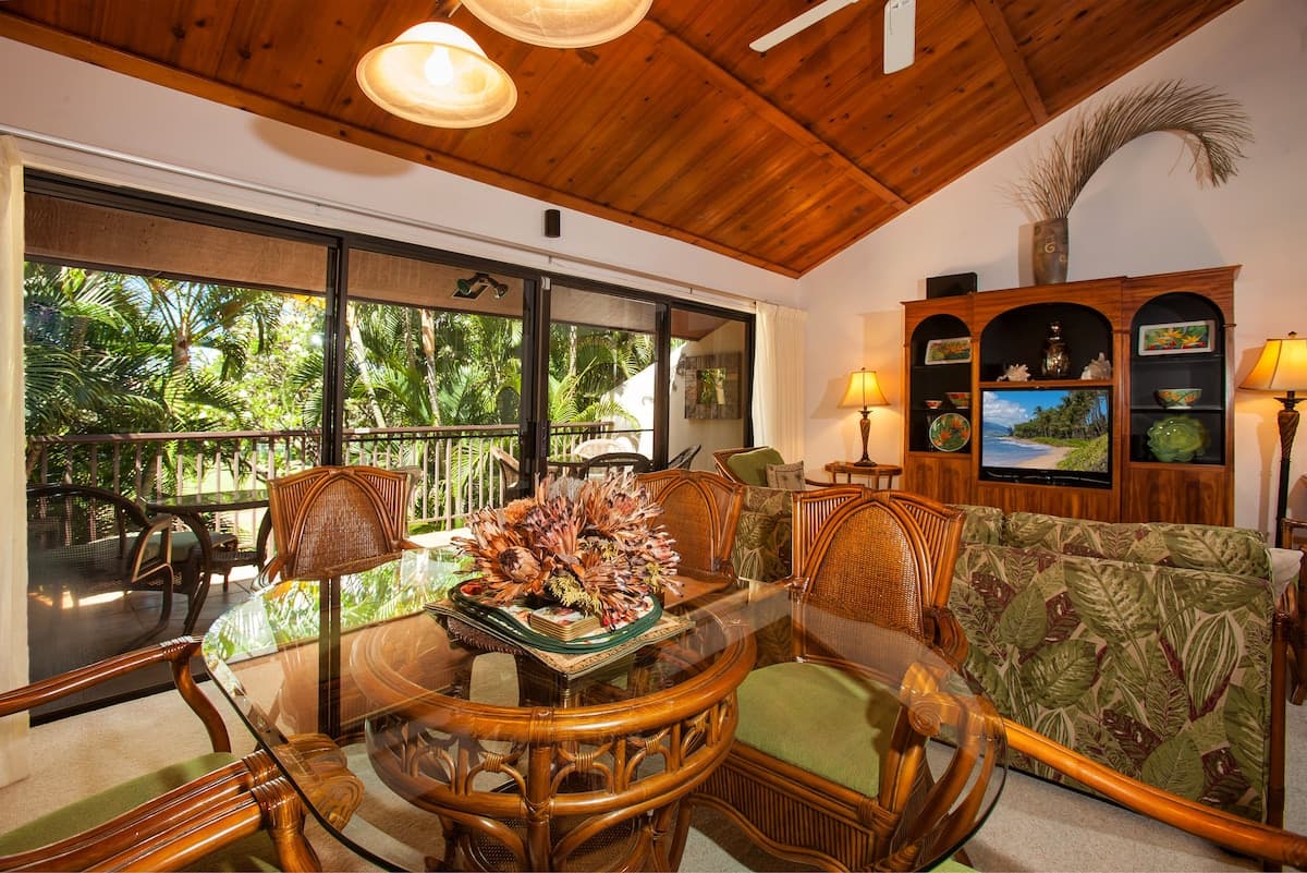 5 Bedrooms, Walk to Beach, Pickleball, A/C, Pool - Photo 5