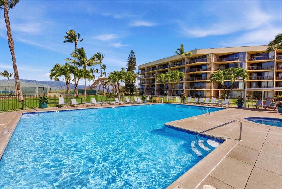 Condo in Kihei · ★4.0 · 1 bedroom · 3 beds · 2 baths - Photo 3