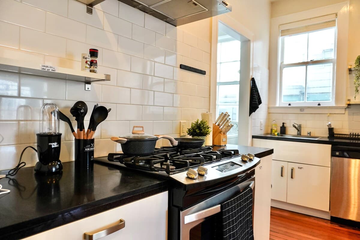 Pacific Heights 6BR with Rooftop City Views - Photo 2