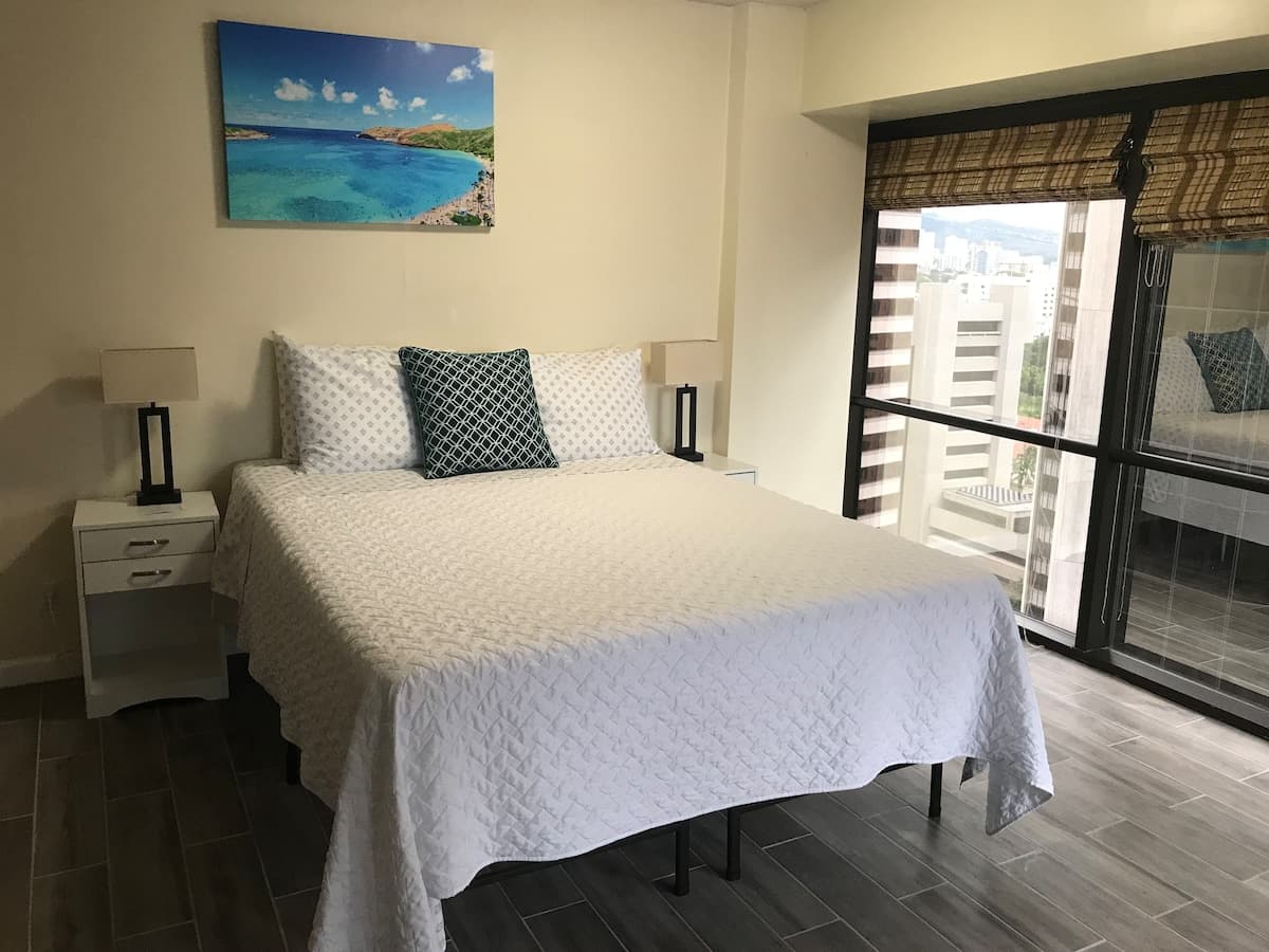 Condo in Honolulu · ★4.92 · 1 bedroom · 4 beds · 1 private bath - Photo 1