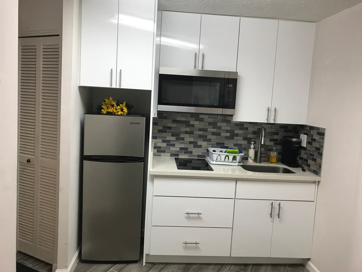 Condo in Honolulu · ★4.92 · 1 bedroom · 4 beds · 1 private bath - Photo 4