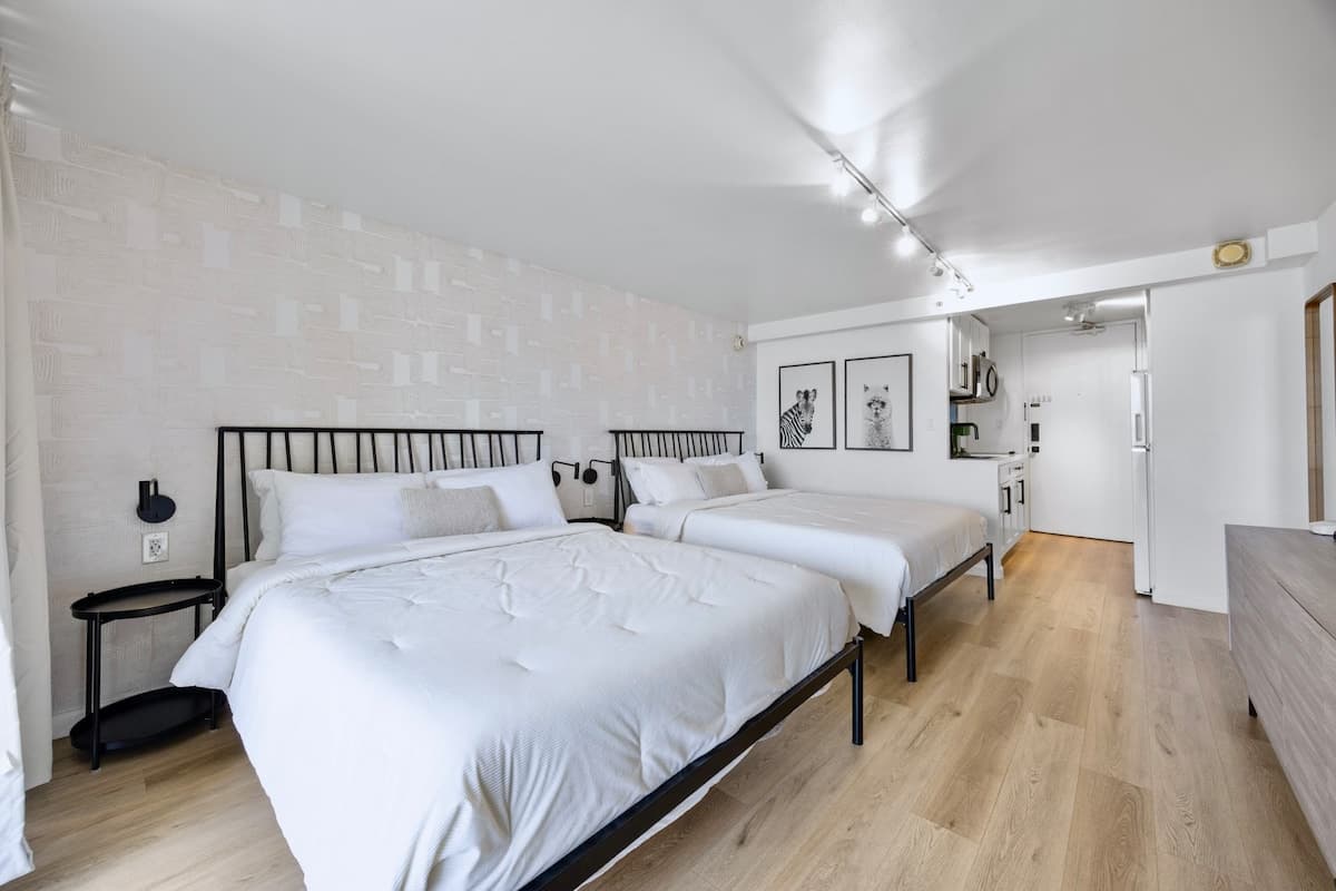 29FL-Gorgeous Renovated Studio in Central Waikiki~ - Photo 1