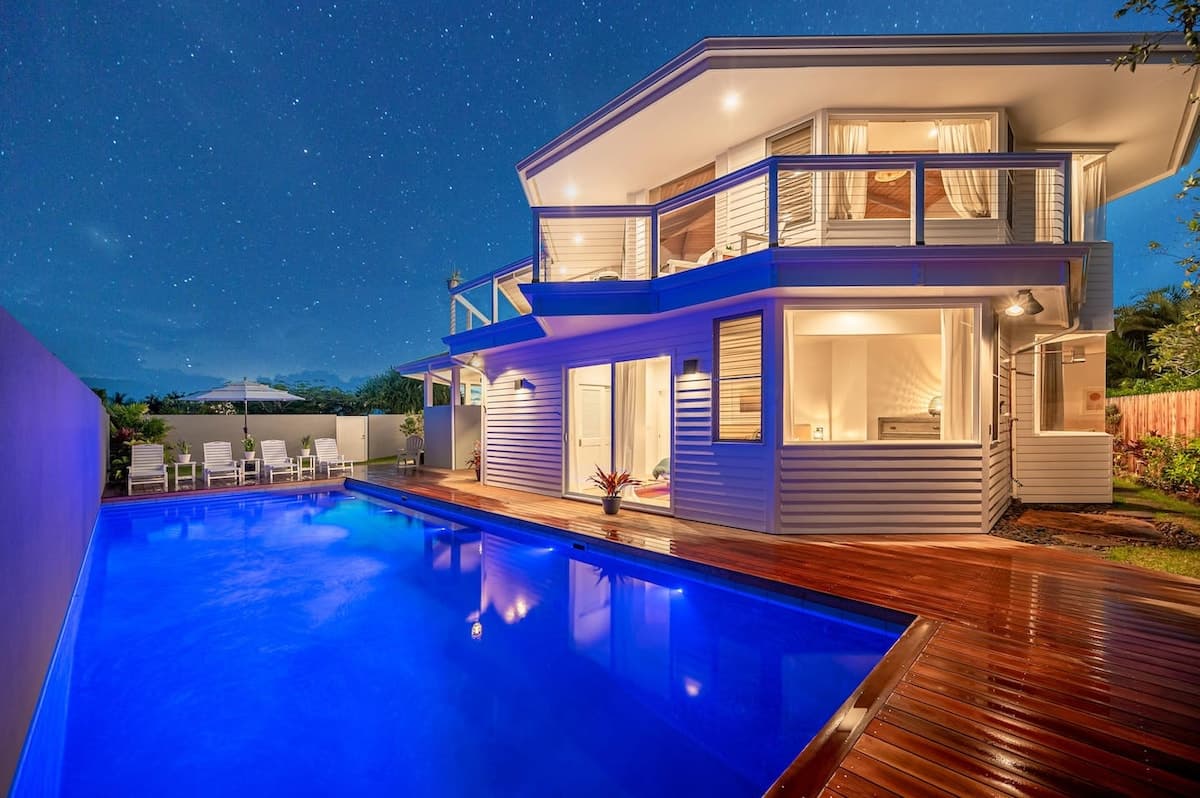 Home in Princeville · ★5.0 · 4 bedrooms · 7 beds · 3.5 baths - Photo 1
