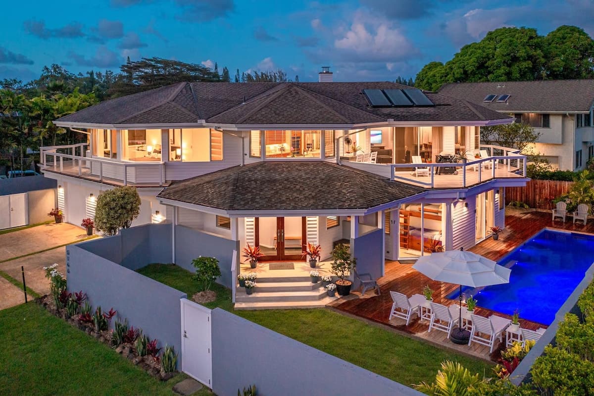 Home in Princeville · ★5.0 · 4 bedrooms · 7 beds · 3.5 baths - Photo 3
