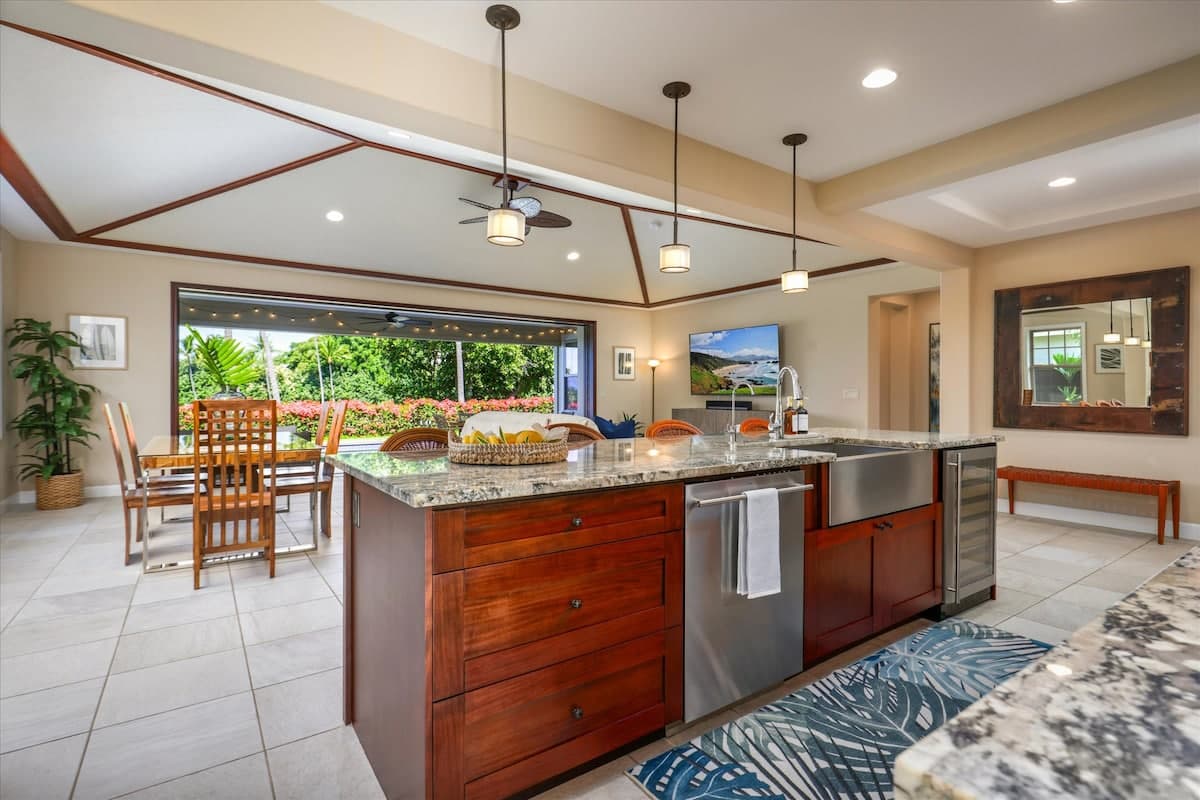 Home in Kailua-Kona · ★5.0 · 3 bedrooms · 4 beds · 3.5 baths - Photo 4