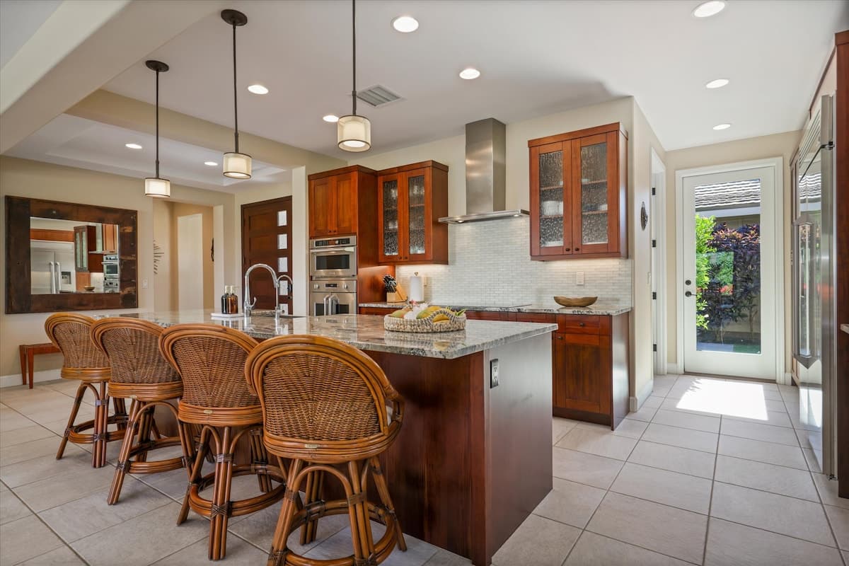 Home in Kailua-Kona · ★5.0 · 3 bedrooms · 4 beds · 3.5 baths - Photo 5