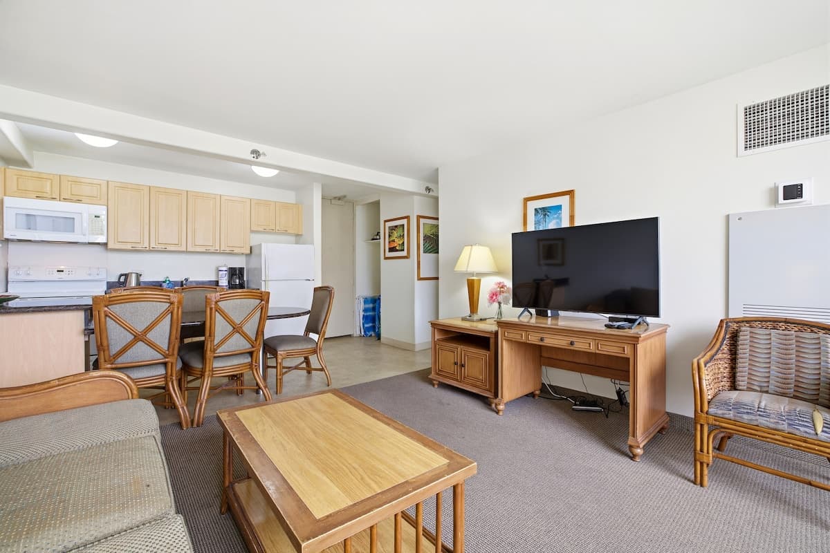 Hotel in Honolulu · ★4.57 · 1 bedroom · 3 beds · 1 private bath - Photo 3