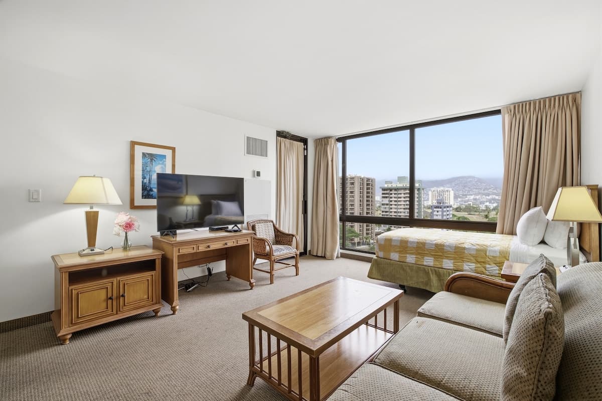 Hotel in Honolulu · ★4.57 · 1 bedroom · 3 beds · 1 private bath - Photo 2