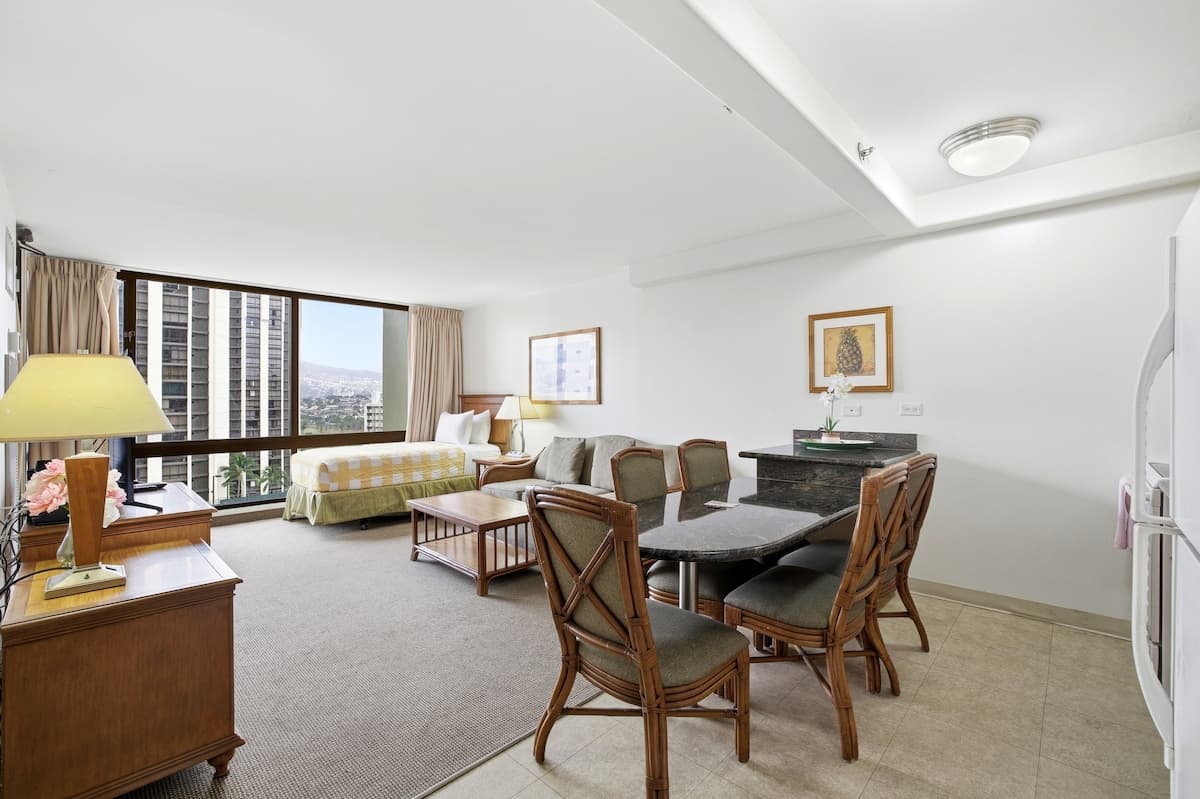 Hotel in Honolulu · ★4.57 · 1 bedroom · 3 beds · 1 private bath - Photo 4