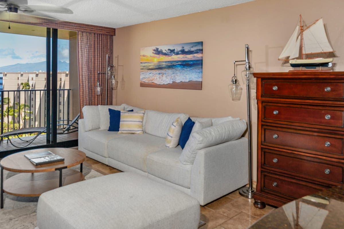Condo in Lahaina · ★4.9 · 1 bedroom · 3 beds · 1 bath - Photo 2