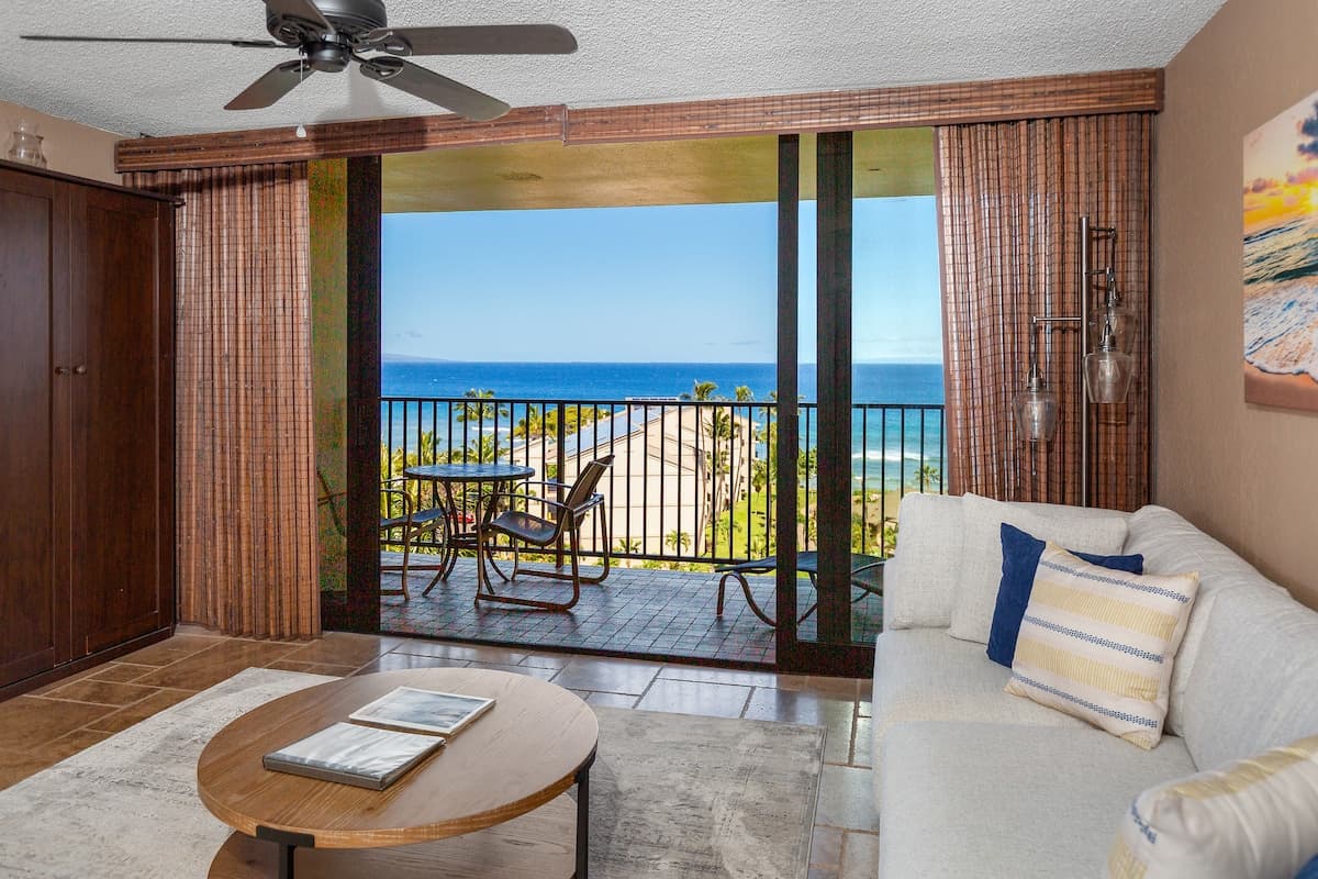 Condo in Lahaina · ★4.9 · 1 bedroom · 3 beds · 1 bath - Photo 5