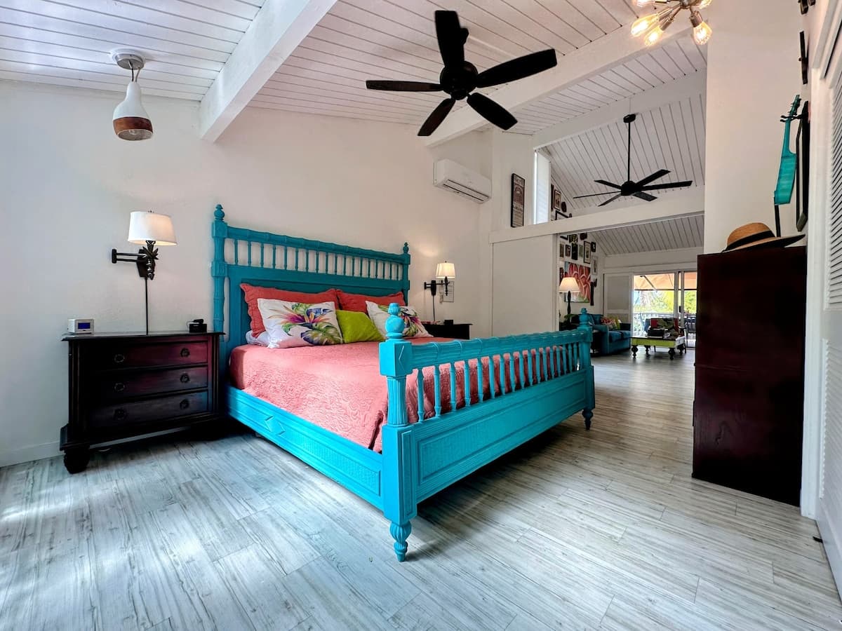 Home in Kailua-Kona · ★4.96 · 1 bedroom · 2 beds · 1 bath - Photo 4