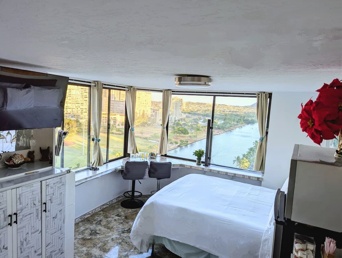 Hotel in Honolulu · ★4.97 · Studio · 1 bed · 1 private bath - Photo 4