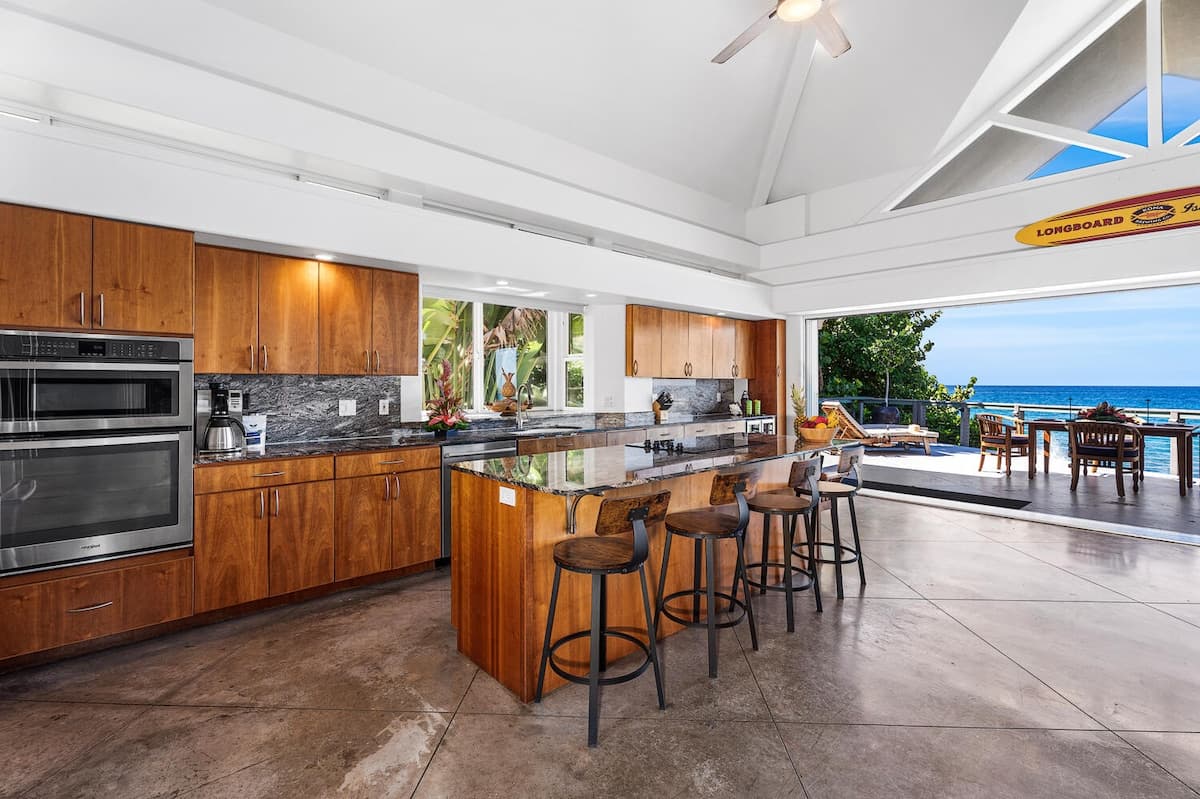 Home in Kailua-Kona · ★4.85 · 2 bedrooms · 3 beds · 2.5 baths - Photo 3