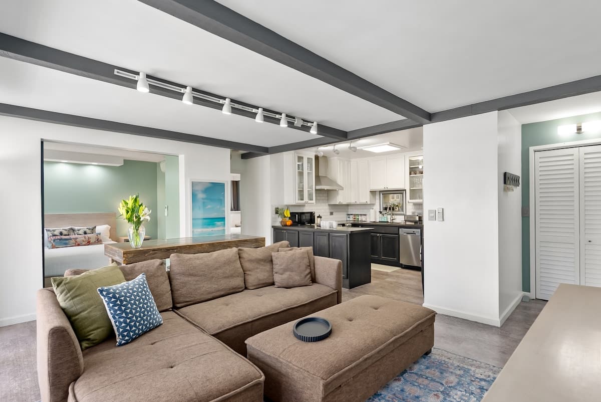 Oh-So-Close to Waikike Beach Condo - Photo 5