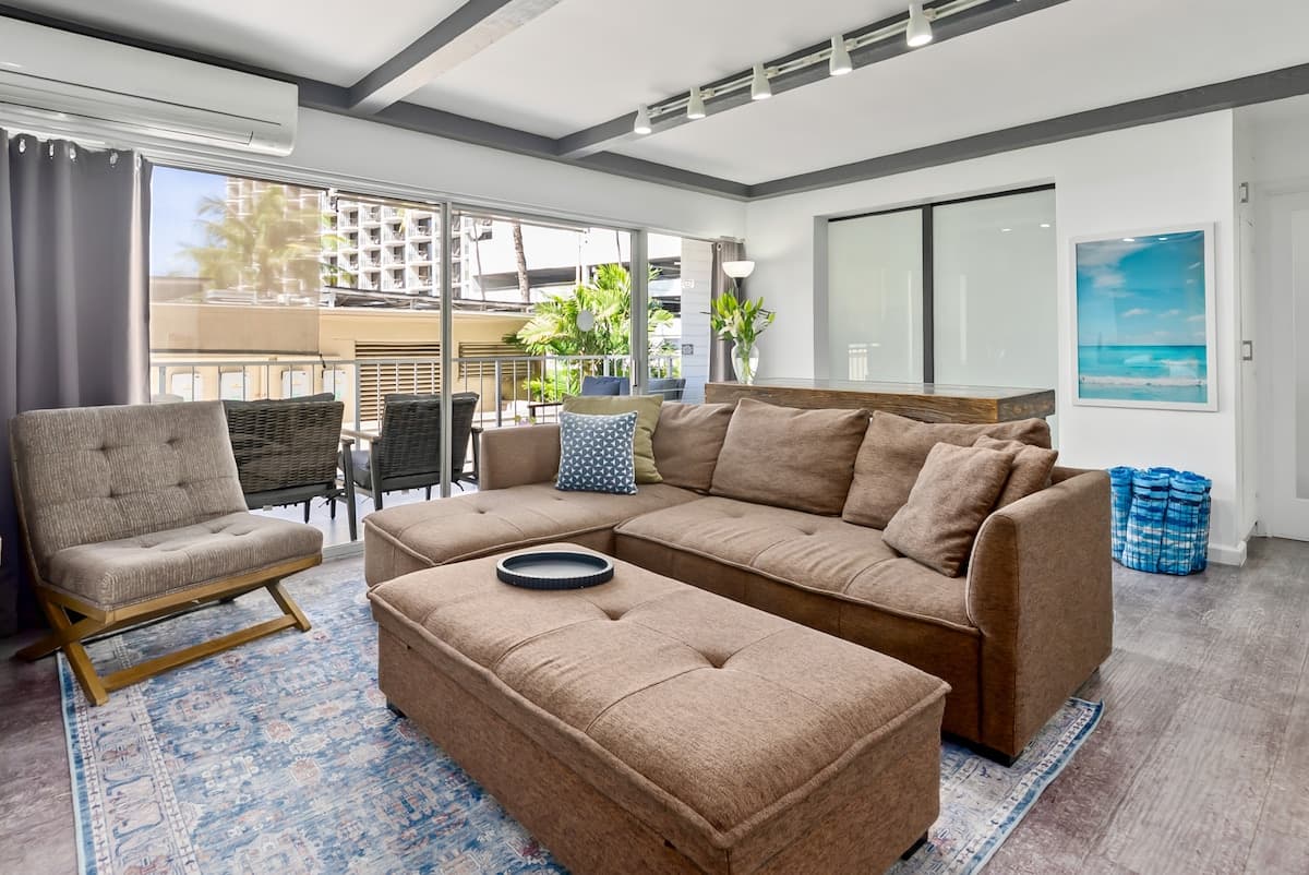 Oh-So-Close to Waikike Beach Condo - Photo 3