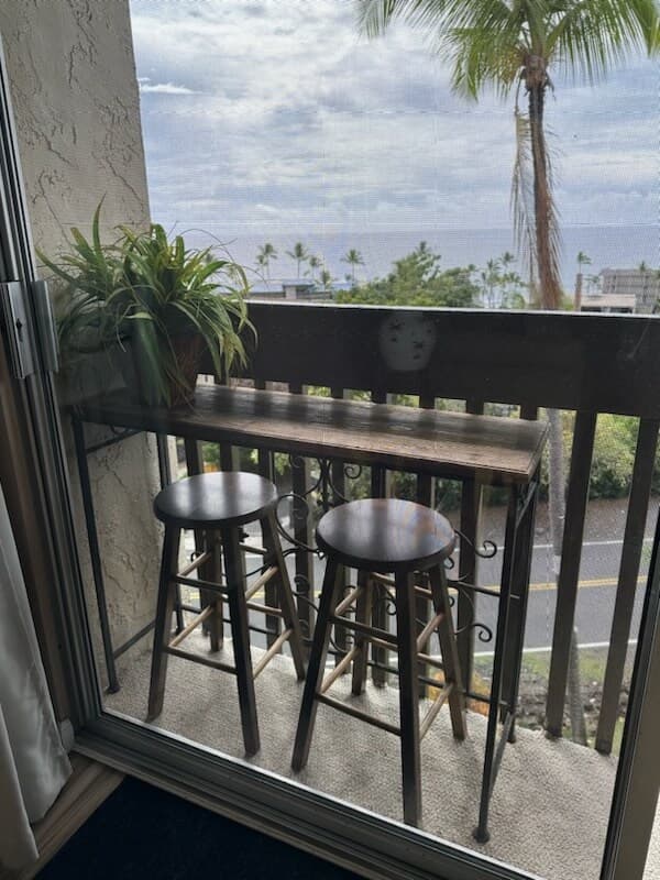 Condo in Kailua-Kona · ★4.89 · 1 bedroom · 2 beds · 1 private bath - Photo 4