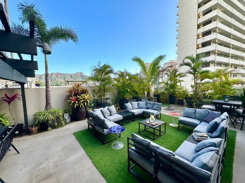Tropical Oasis, Steps away from Waikiki Beach - Photo 3