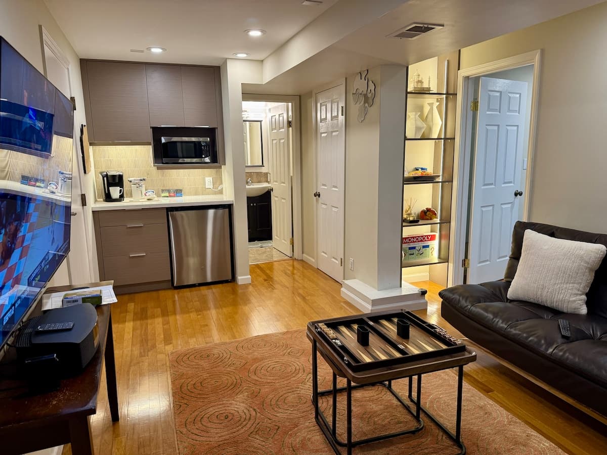 Comfortable Guest Suite in Parkside. - Photo 3