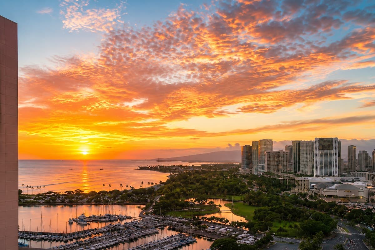 Condo in Honolulu · ★4.87 · 1 bedroom · 2 beds · 1 private bath - Photo 4