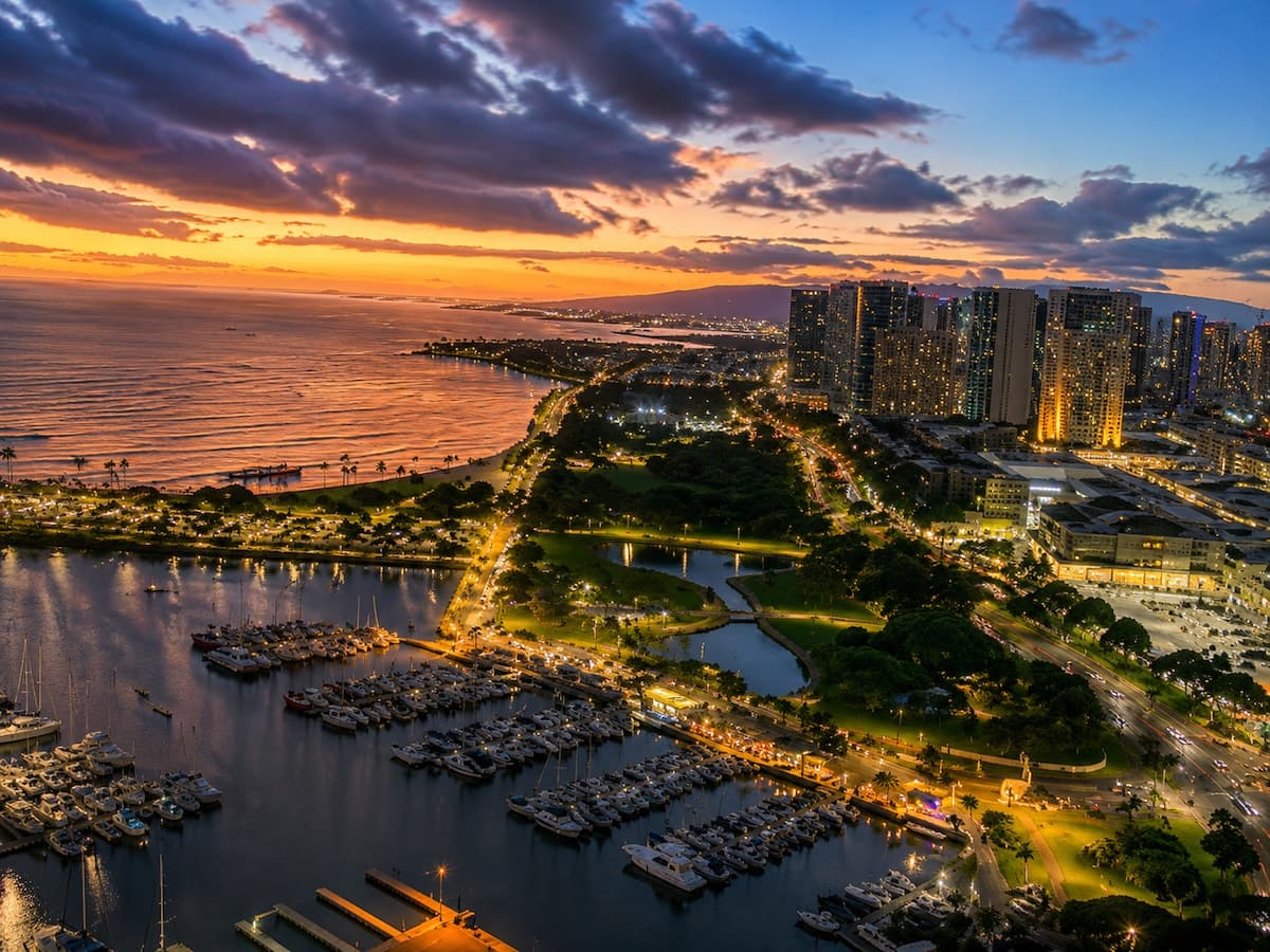 Condo in Honolulu · ★4.87 · 1 bedroom · 2 beds · 1 private bath - Photo 3