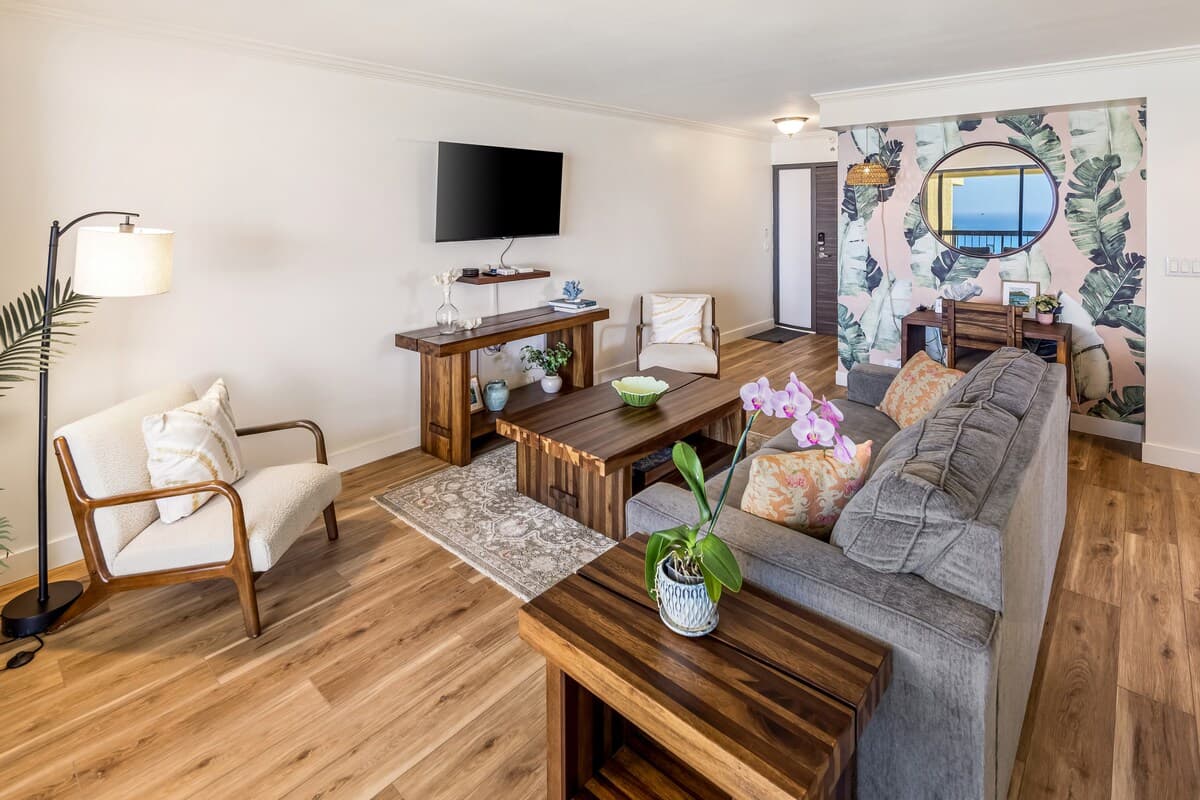 Renovated Waikiki Oceanfront Large Penthouse - Photo 5