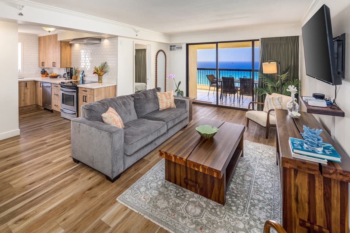 Renovated Waikiki Oceanfront Large Penthouse - Photo 1