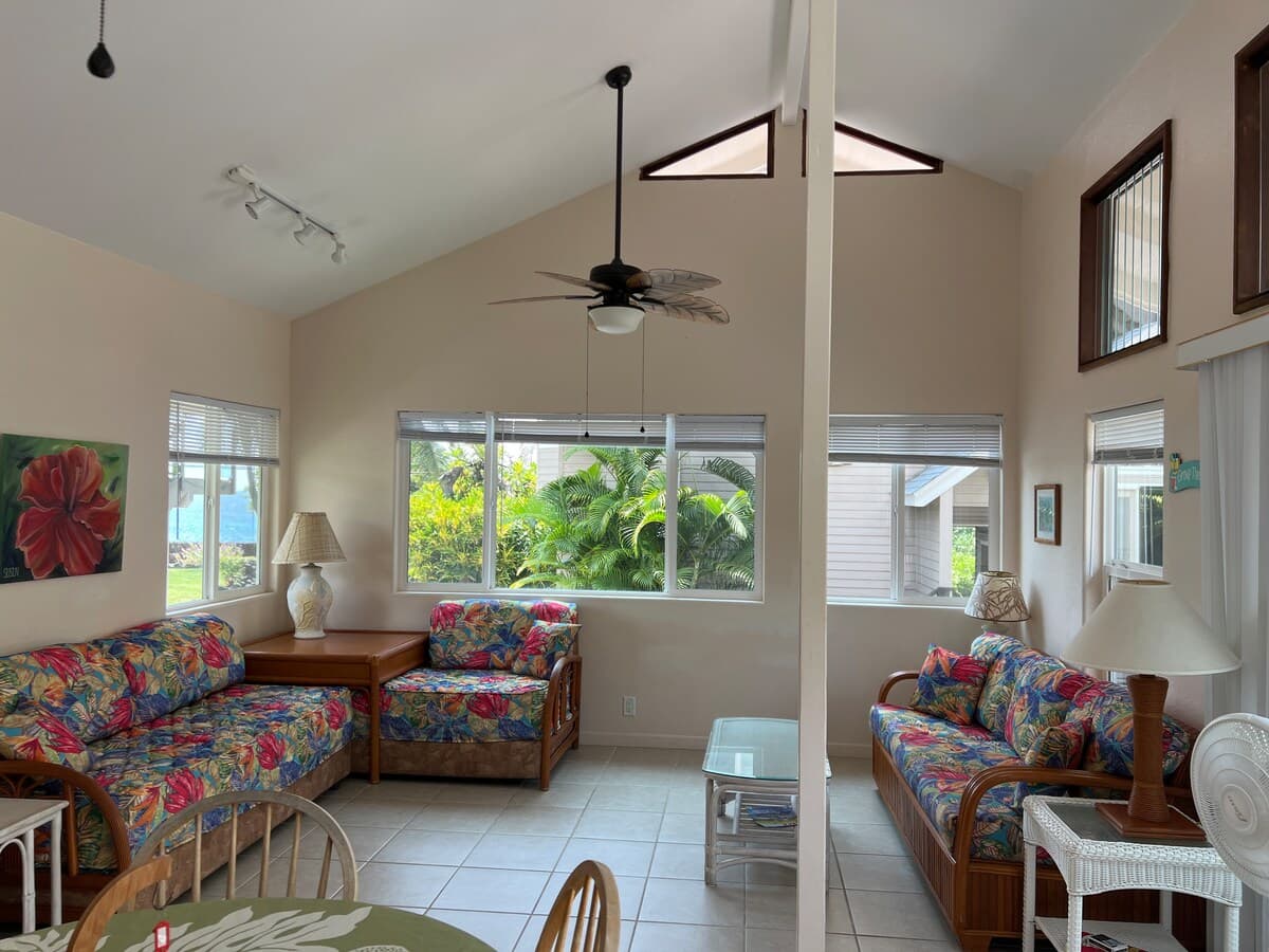 Home in Kailua-Kona · ★4.82 · 2 bedrooms · 3 beds · 2 private baths - Photo 4