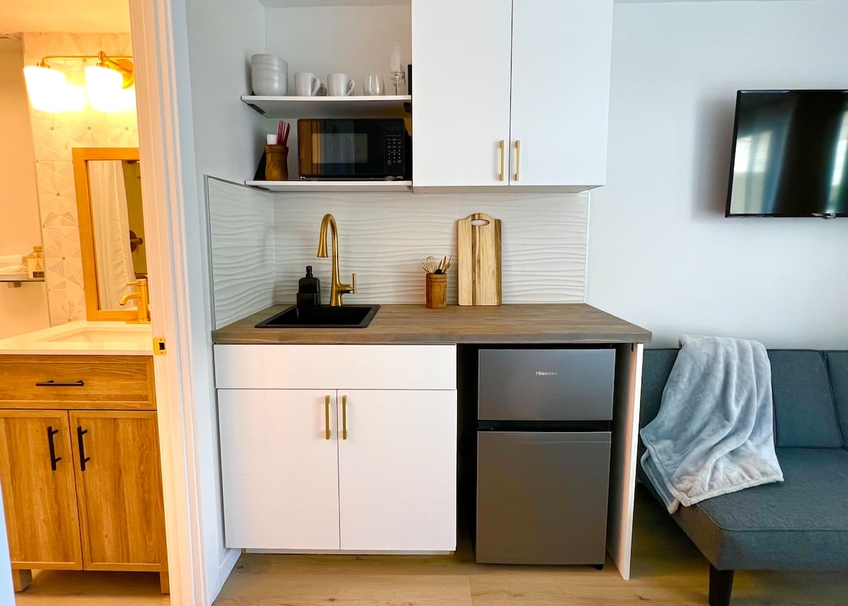 Condo in Honolulu · ★4.91 · Studio · 1 bed · 1 shared bath - Photo 2