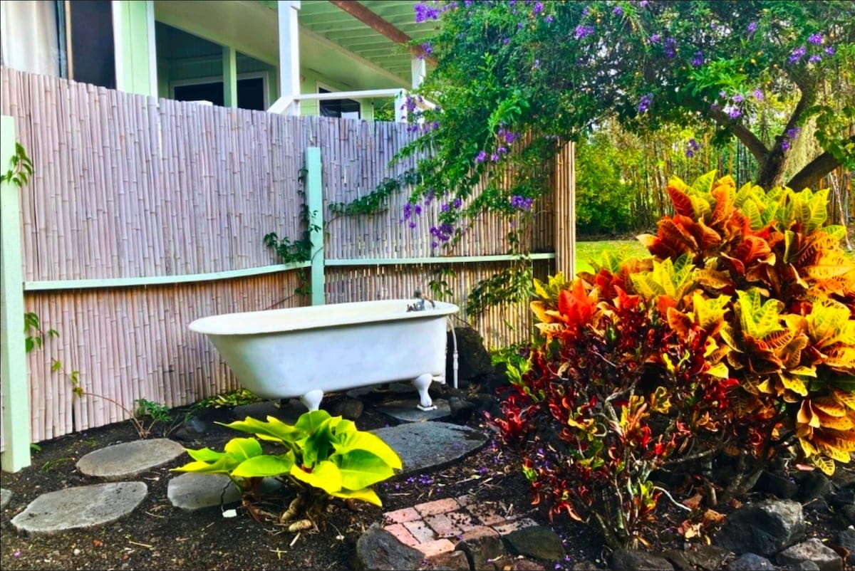 Home in Naalehu · ★4.97 · 1 bedroom · 3 beds · 1 bath - Photo 1