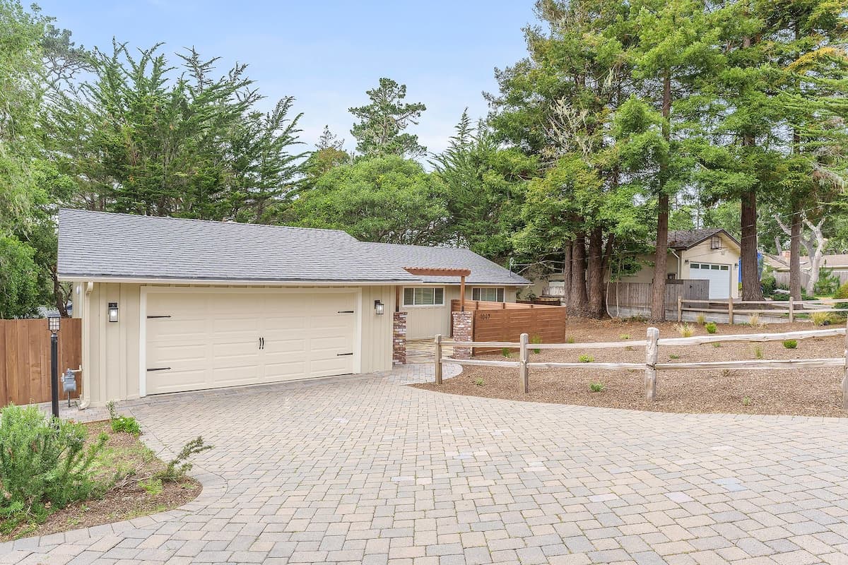 Sea Esta Pebble Beach Golf Getaway, 3 King Beds - Photo 4