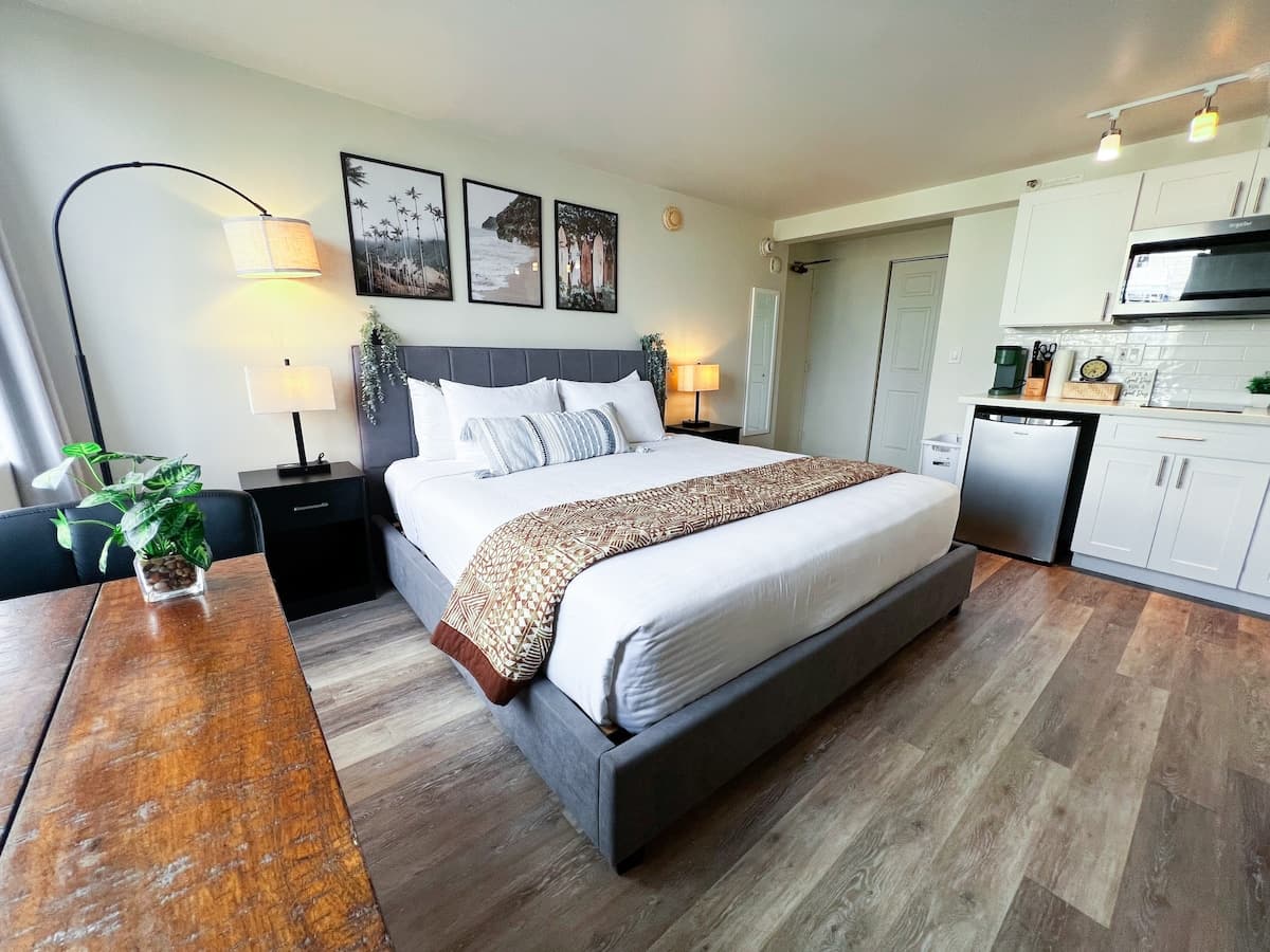 Condo in Honolulu · ★4.92 · Studio · 1 bed · 1 private bath - Photo 4