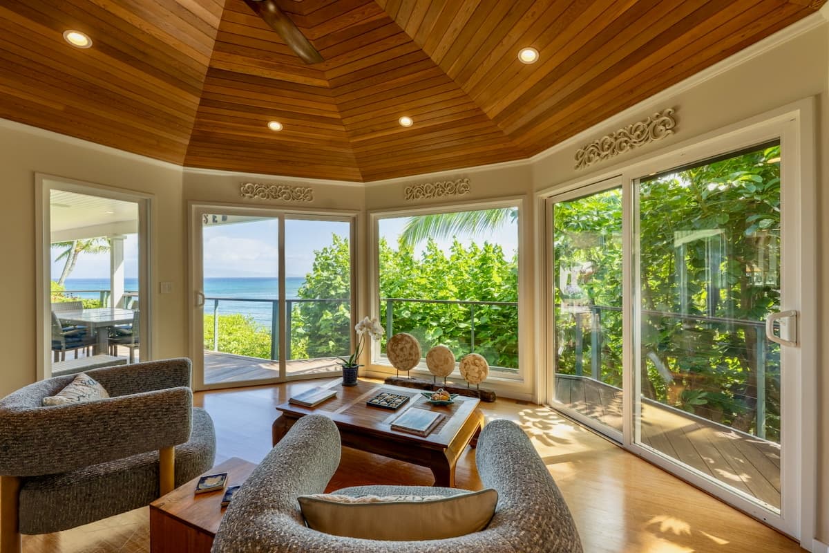 Home in Lahaina · ★4.93 · 2 bedrooms · 3 beds · 2 baths - Photo 4