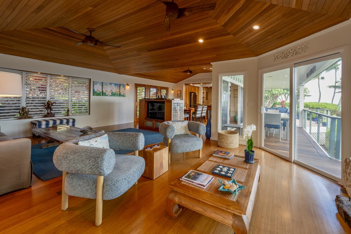 Home in Lahaina · ★4.93 · 2 bedrooms · 3 beds · 2 baths - Photo 2