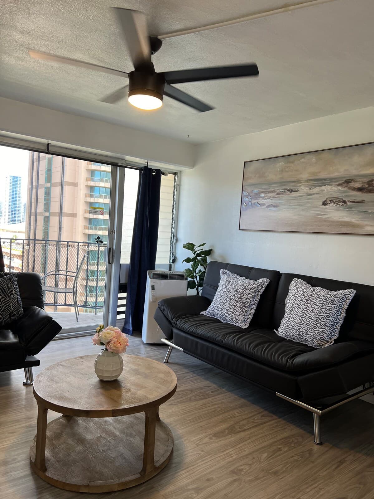 Remodeled 2BR 1BTH Condo w/ Canal View in Waikiki - Photo 5