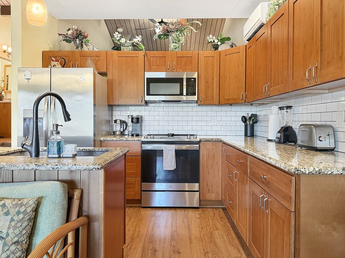 Condo in Kailua-Kona · ★4.81 · 2 bedrooms · 3 beds · 2 private baths - Photo 4